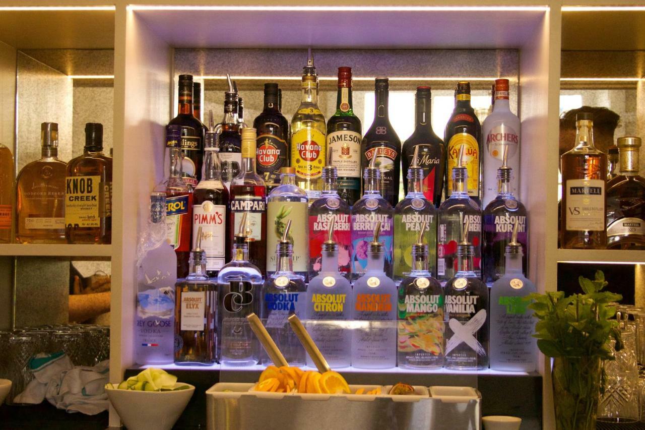 The Kings Arms Hotel Кингстън на Темза Екстериор снимка