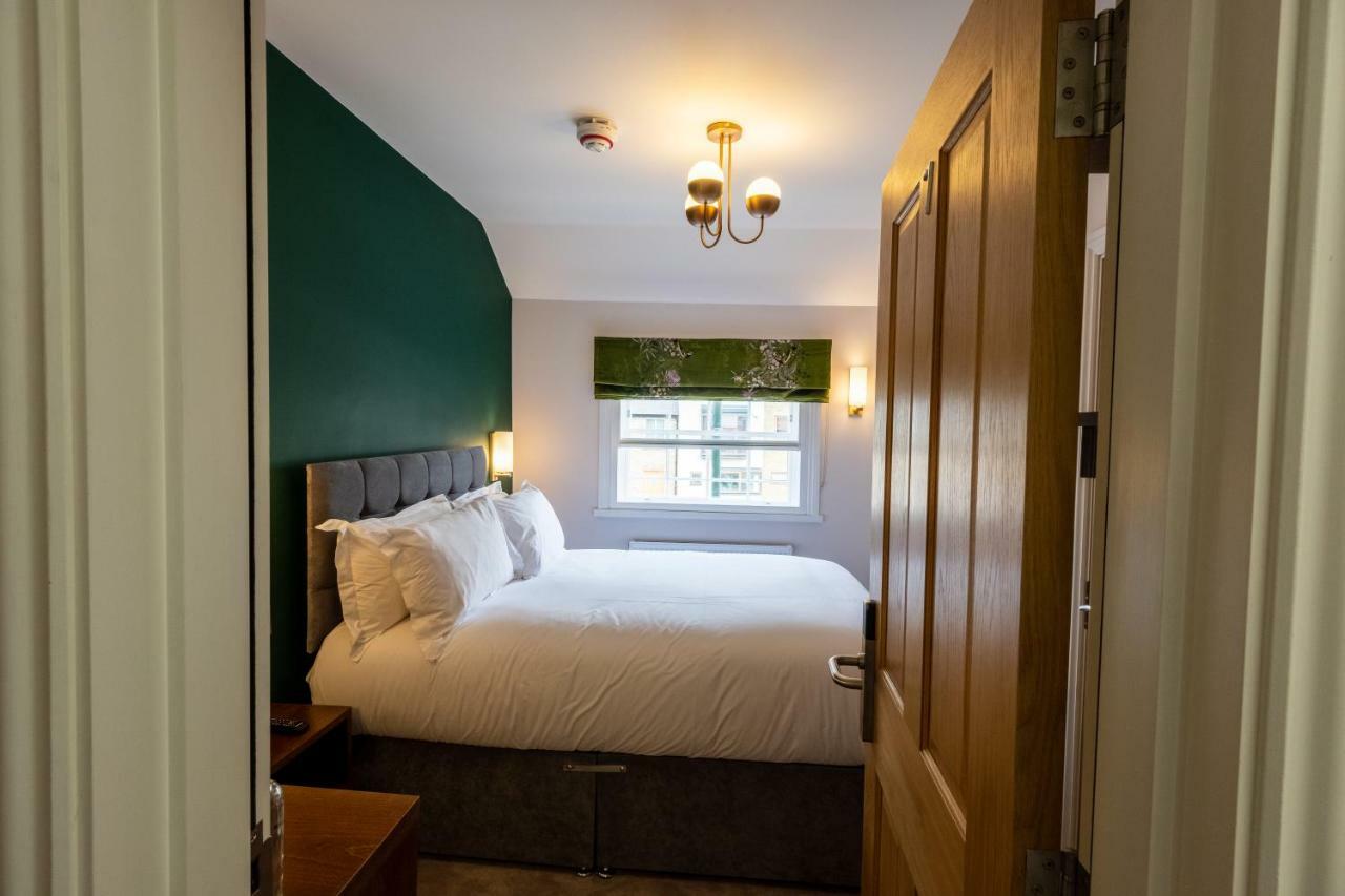 The Kings Arms Hotel Кингстън на Темза Екстериор снимка