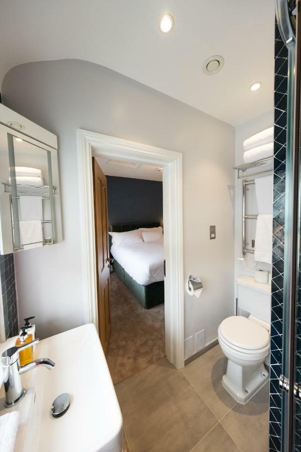 The Kings Arms Hotel Кингстън на Темза Екстериор снимка