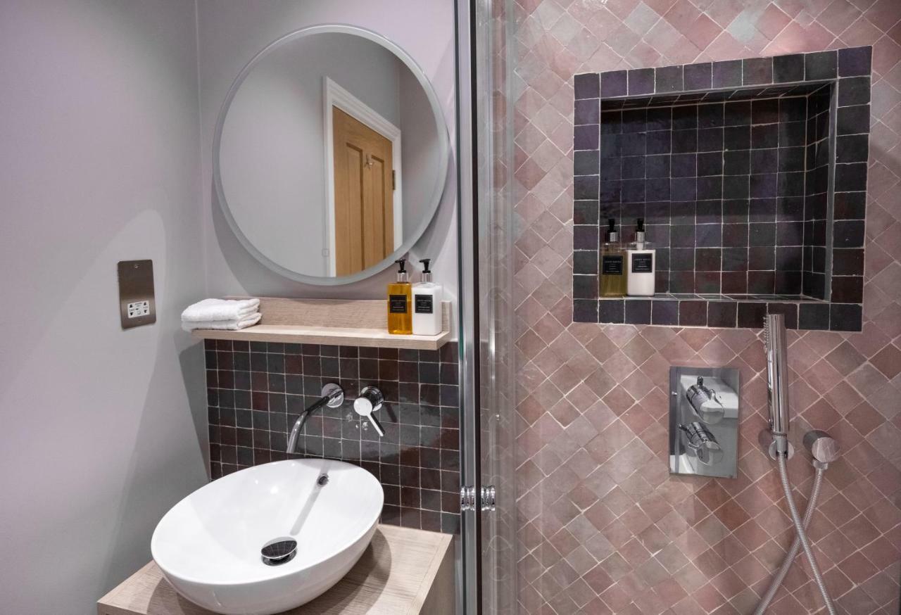 The Kings Arms Hotel Кингстън на Темза Екстериор снимка